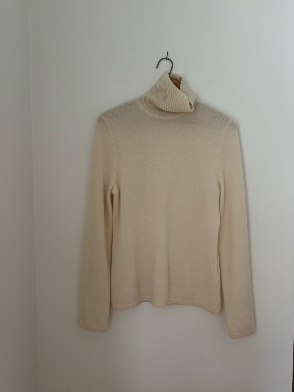 Cream 100% cashmere turtleneck